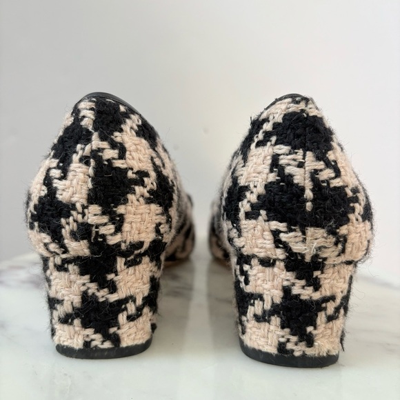 Kate Spade Tweed Block Heel Pumps Size 7B Houndstooth Chain Detail Black Beige - Picture 8 of 11